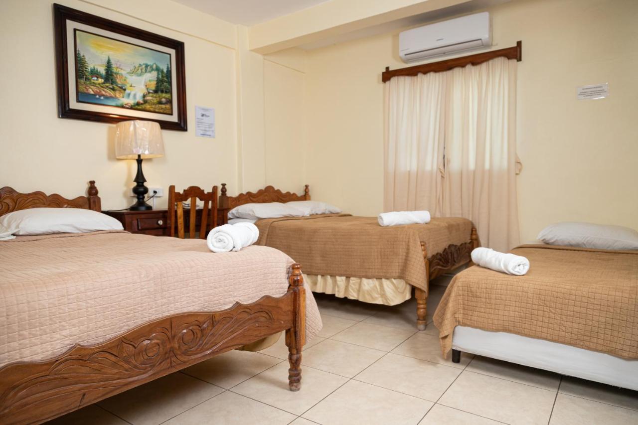 קומאיאגואה Hotel Internacional Palmerola מראה חיצוני תמונה